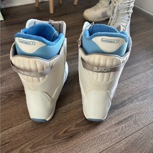 Burton Women's Snowboarding Boots Size 8